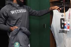 包含里程碑夜多伦多猛龙更衣室发声；全明星赛冲刺阶段刷纪录；引发热议；临场指挥获称赞的词条