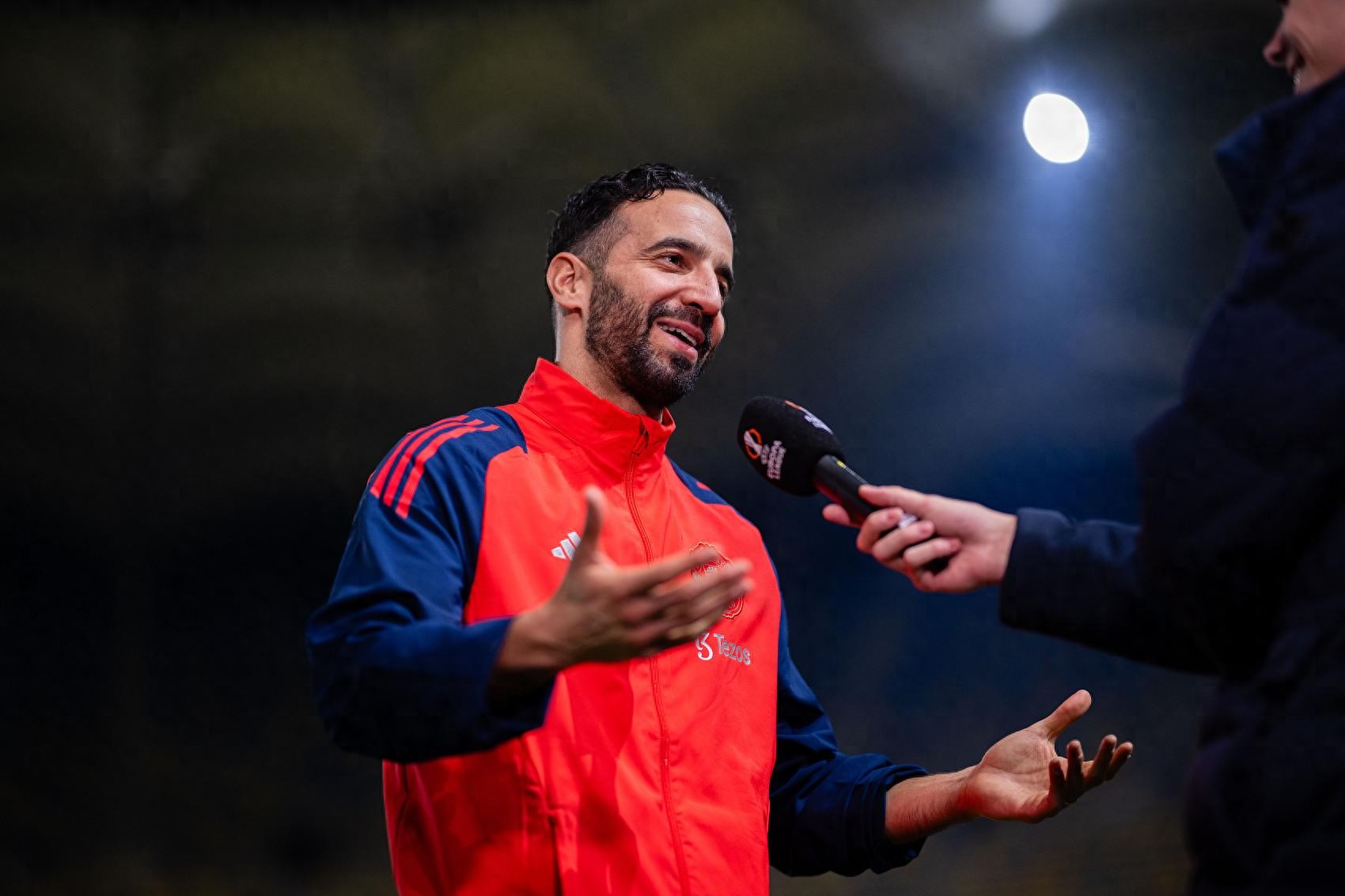 欧篮联冲刺阶段走向成谜，门兴格拉德巴赫队长鼓劲，引发热议，临场指挥获称赞的简单介绍