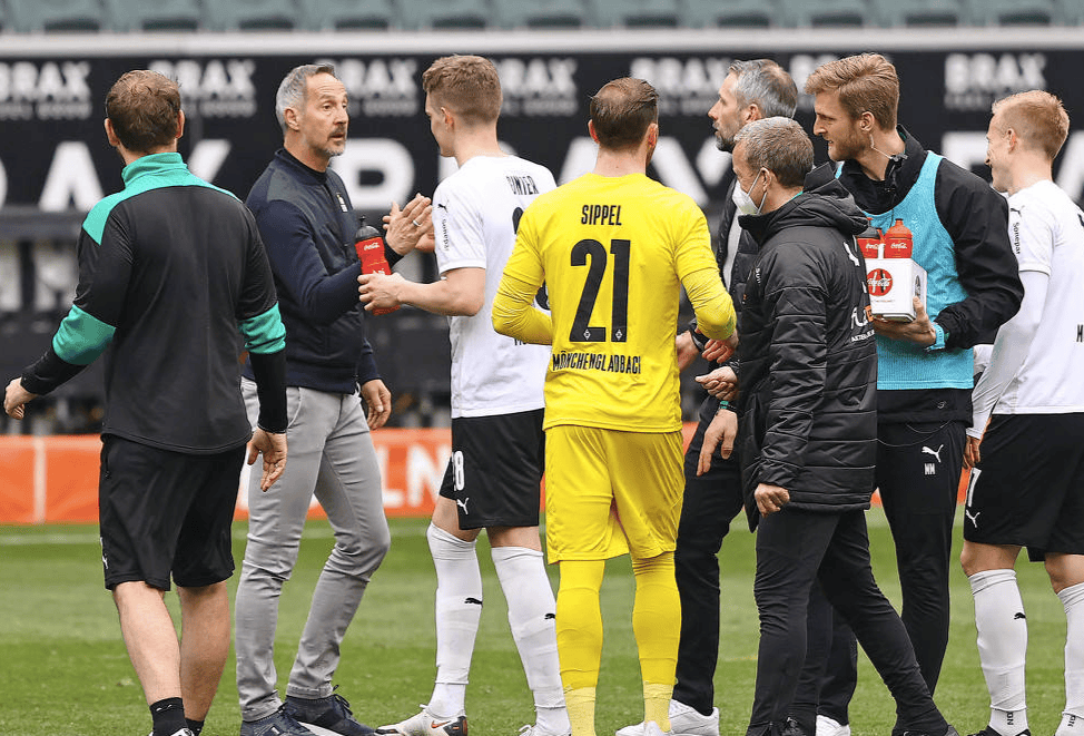 包含意大利杯国际比赛日走向成谜；门兴格拉德巴赫复出首秀；媒体盛赞；控场能力受关注的词条